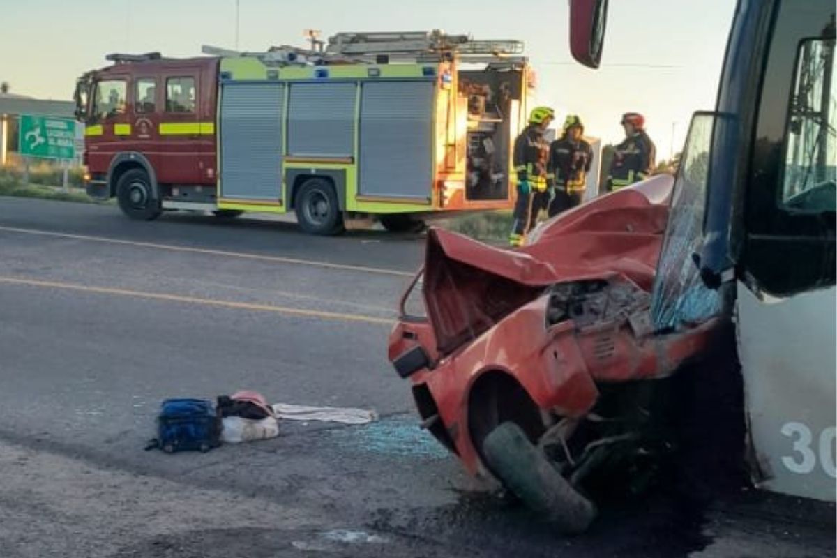 Dos muertos en choque entre colectivo y auto en A005 - imagen 3